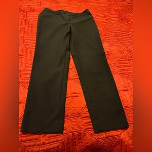 WHBM slim ankle pant in a size 4. No sign of wear. In really good condition